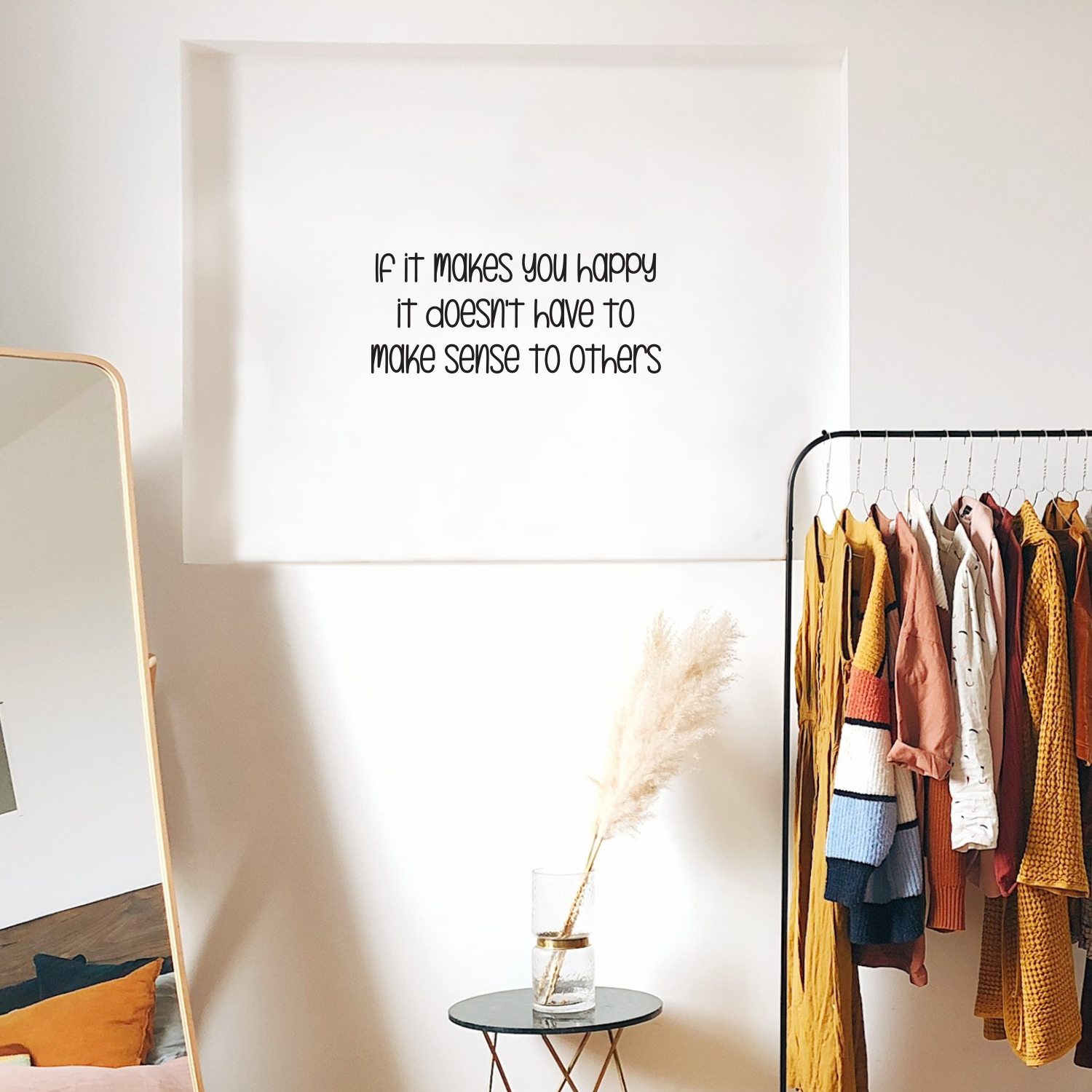 If It Makes You Happy - Winylowa naklejka ścienna Motywacyjny cytat Dekoracja Czarna 10,5x25 - Zdjęcie 4 z 4